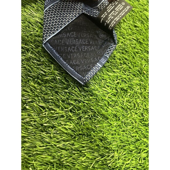 VERSACE CLASSIC V2 Gray Striped Baroque Frame Silk Tie ITALY 57"/3.25" EUC - Picture 8 of 14